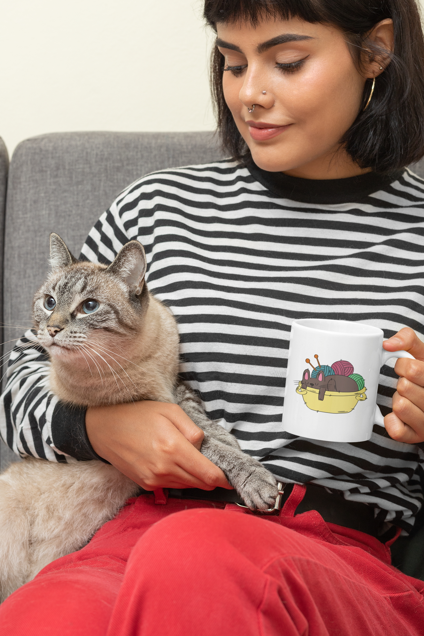 Yarn-filled Catnap Mug